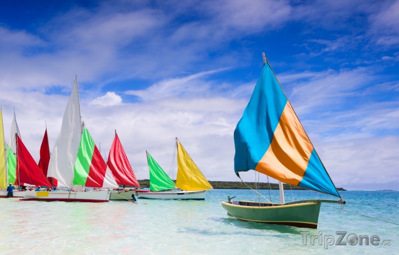 Fotka, Foto Tradiční dlabané lodice - pirogy (Mauricius)