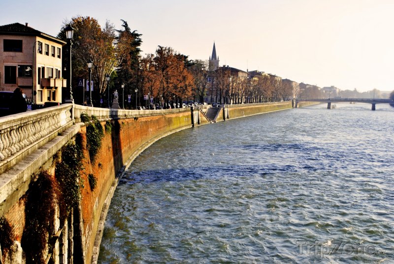 Fotka, Foto Verona - řeka Adige (Itálie)