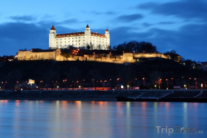 Fotka, Foto Bratislavský hrad v noci (Bratislava, Slovensko)