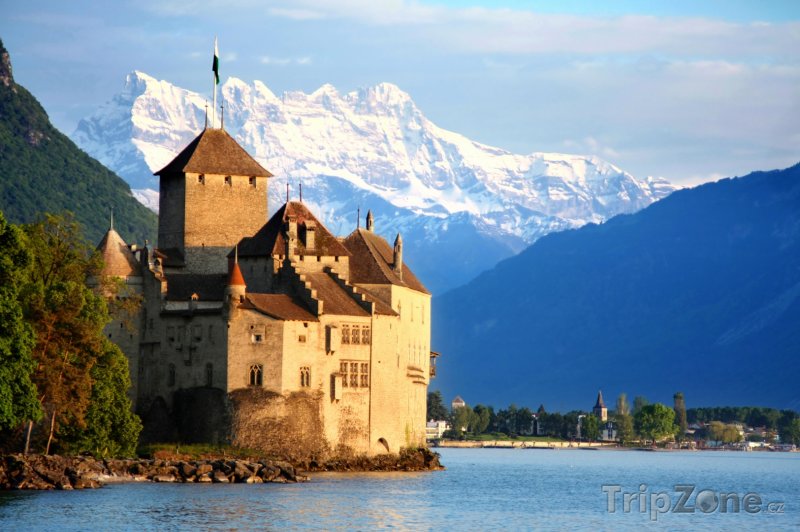 Fotka, Foto Hrad Chillon na břehu Ženevského jezera (Švýcarsko)