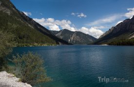 Jezero Plansee v Tyrolsku