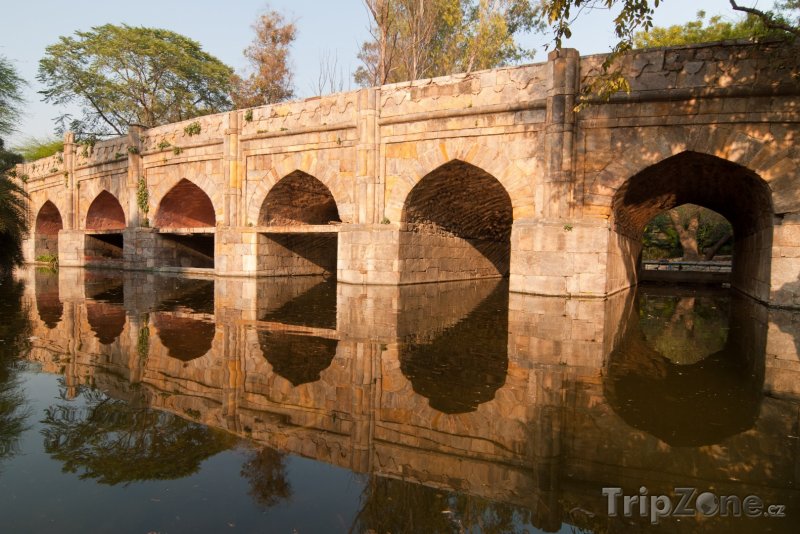 Fotka, Foto Kamenný most v zahradách Lodi (Nové Dillí, Indie)