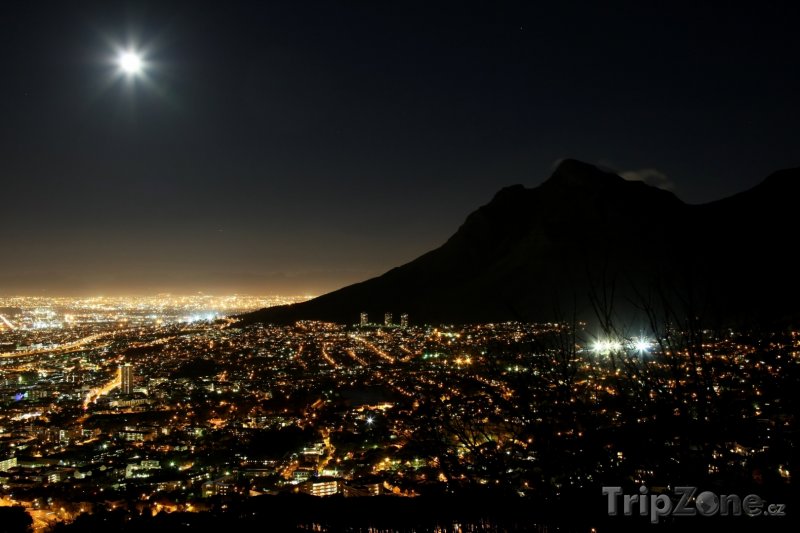 Fotka, Foto Kapské město v noci (Jihoafrická republika)