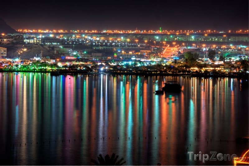 Fotka, Foto Letovisko Naama Bay v noci (Sharm El Sheikh, Egypt)