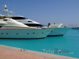 Luxusní jachty v přístavu Sekalla