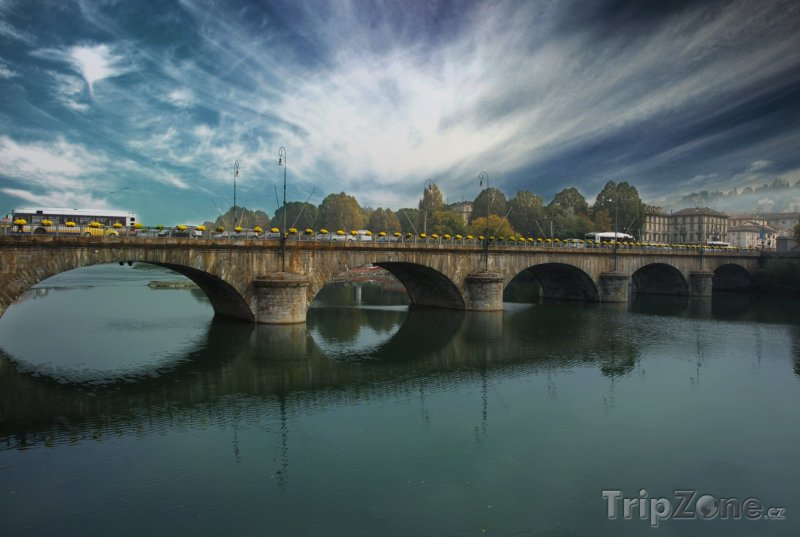 Fotka, Foto Most přes řeku Pád (Turín, Itálie)