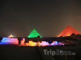 Osvětlené pyramidy v Gíze při oslavě Ramadánu