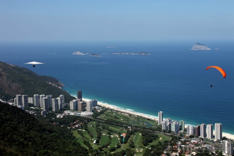 Fotka, Foto Paraglider nad pobřežím (Rio de Janeiro, Brazílie)
