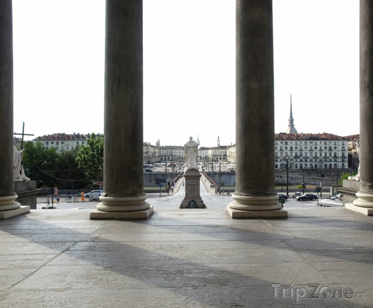 Fotka, Foto Pohled na náměstí Piazza Vittorio (Turín, Itálie)