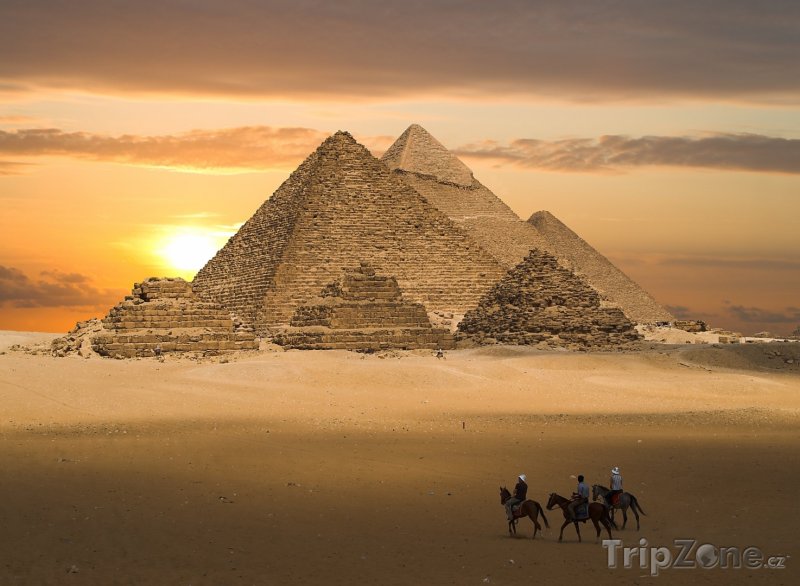 Fotka, Foto Pyramidy v Gíze v západu slunce (Káhira, Egypt)