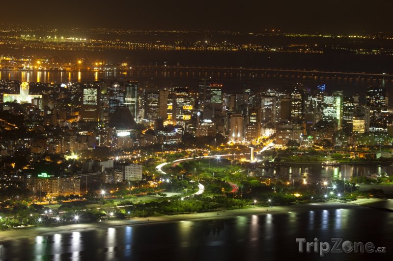 Fotka, Foto Rio de Janeiro - pohled na město v noci (Brazílie)