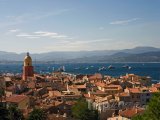 Saint-Tropez, pohled na město a přístav