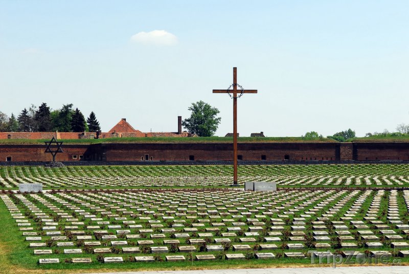 Fotka, Foto Terezín, Národní hřbitov před Malou pevností (Česká republika)