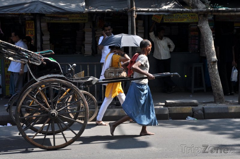 Fotka, Foto Tradiční cyklorikša hledající zákazníky (Nové Dillí, Indie)