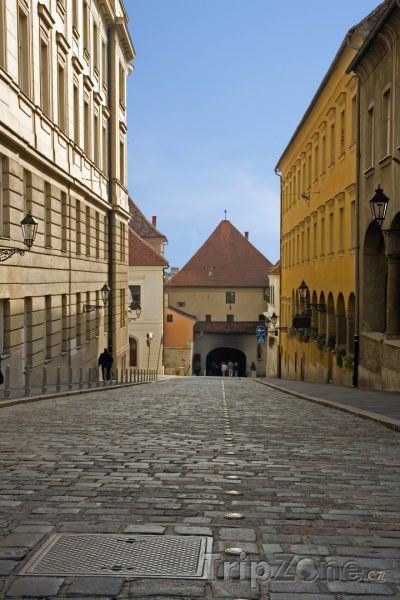 Fotka, Foto Ulička ve staré části města (Záhřeb, Chorvatsko)