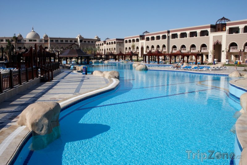 Fotka, Foto Velký bazén v hotelovém resortu (Hurghada, Egypt)