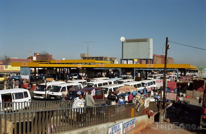 Fotka, Foto Zastávka minibusů v části Soweto (Johannesburg, Jihoafrická republika)