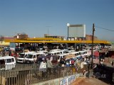 Zastávka minibusů v části Soweto