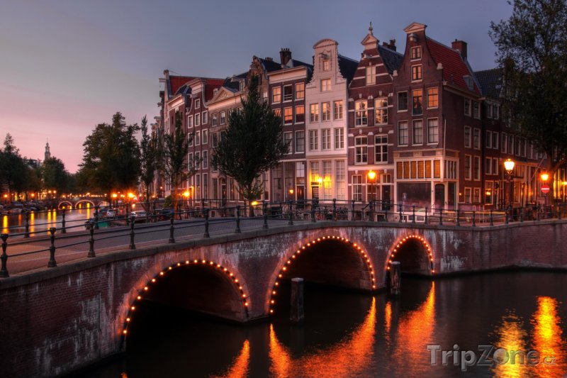 Fotka, Foto Amsterdam, soumrak nad kanálem Keizersgracht (Amsterdam, Nizozemsko)