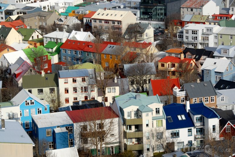 Fotka, Foto Barevné střechy domů (Reykjavík, Island)