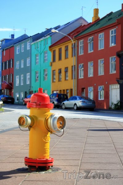 Fotka, Foto Barevný hydrant (Reykjavík, Island)
