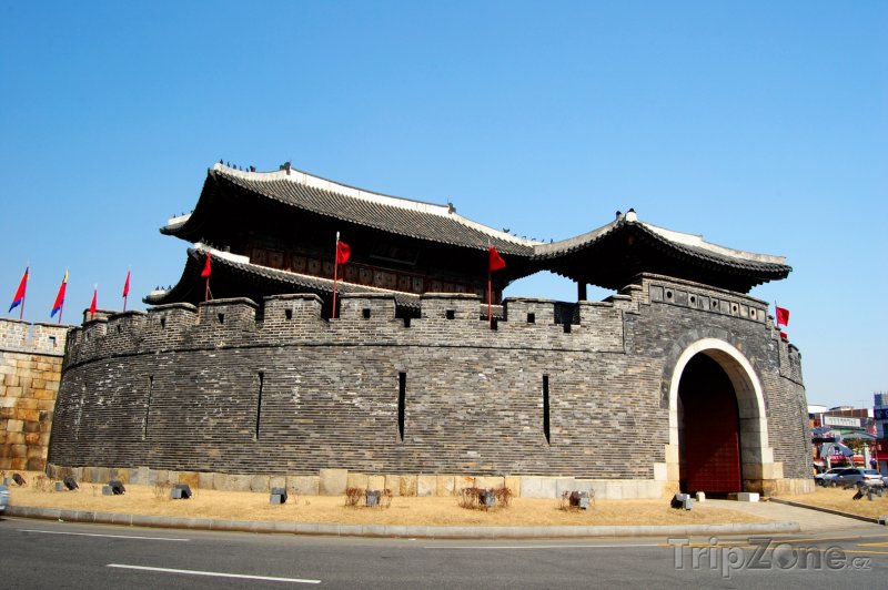 Fotka, Foto Brána v pevnosti Hwasong (Jižní Korea)