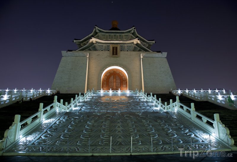 Fotka, Foto Chiang Kai-shek Memorial Hall v noci (Tchaj-wan)