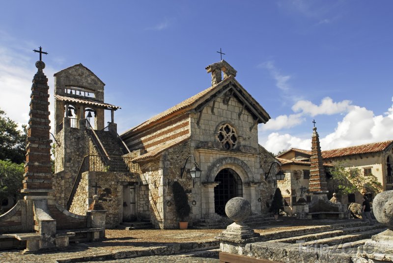 Fotka, Foto Kostel St. Stanislaus v Altos de Chavón (Dominikánská republika)