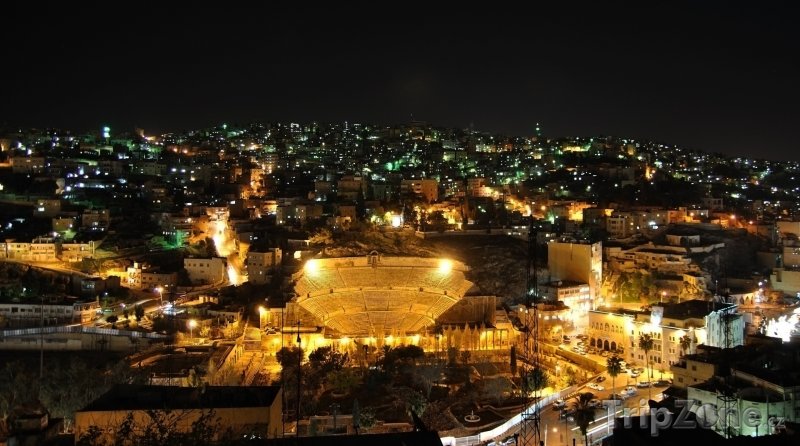 Fotka, Foto Město Ammán v noci (Jordánsko)