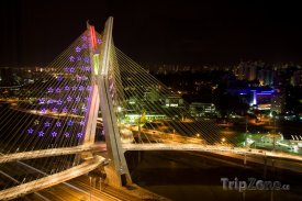 Most Octávio Frias de Oliveira v noci