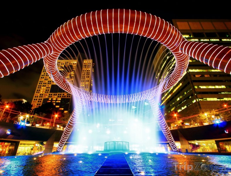 Fotka, Foto Osvětlená fontána (Singapur)