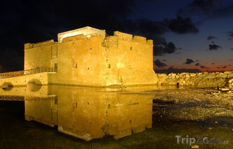Fotka, Foto Osvětlený hrad (Pafos, Kypr)