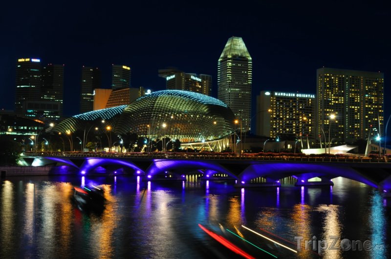 Fotka, Foto Osvětlený most přes řeku Singapur (Singapur)