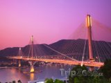 Osvětlený most Ting Kau