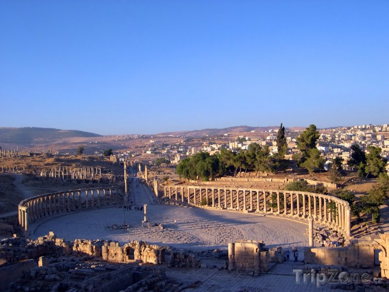 Fotka, Foto Ruiny římského Oválu ve městě Jerash (Jordánsko)
