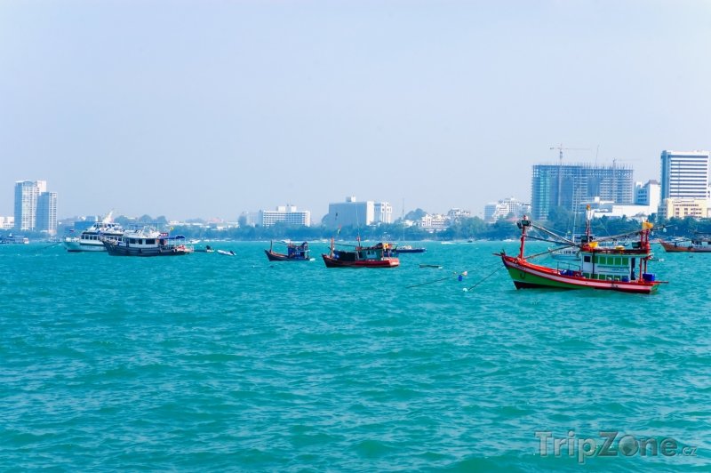 Fotka, Foto Rybářské loďky u pobřeží (Pattaya, Thajsko)