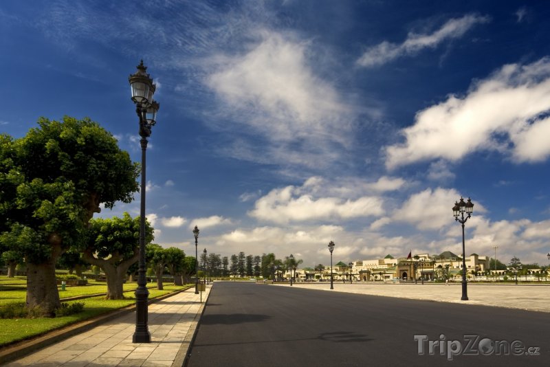 Fotka, Foto Silnice vedle Královského paláce (Rabat, Maroko)