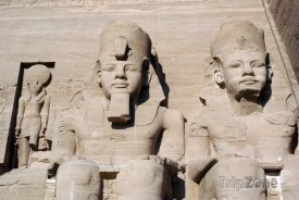 Sochy faraonů v Egyptě