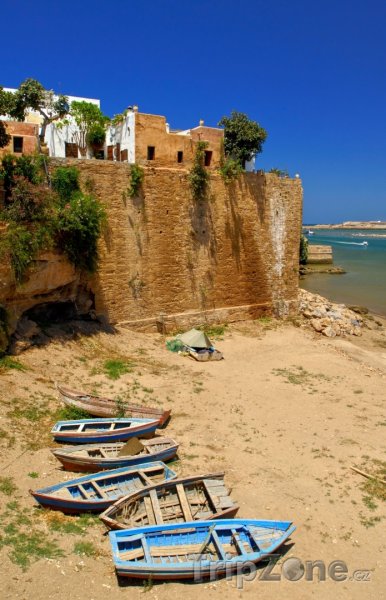 Fotka, Foto Staré loďky na břehu (Rabat, Maroko)