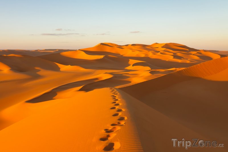 Fotka, Foto Stopy v písku na poušti Murzuq (Libye)