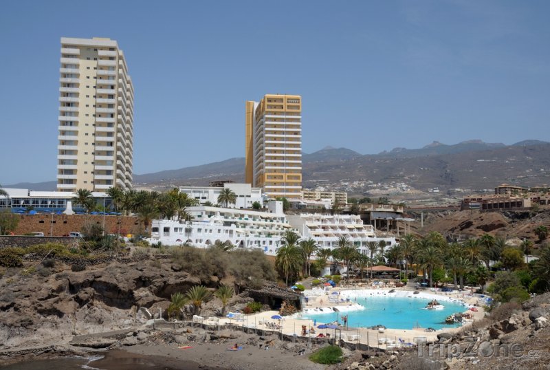 Fotka, Foto Umělá pláž u hotelového bazénu (Tenerife, Španělsko)