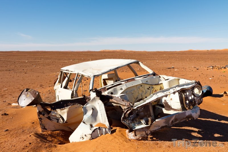 Fotka, Foto Vrak auta na Sahaře (Libye)