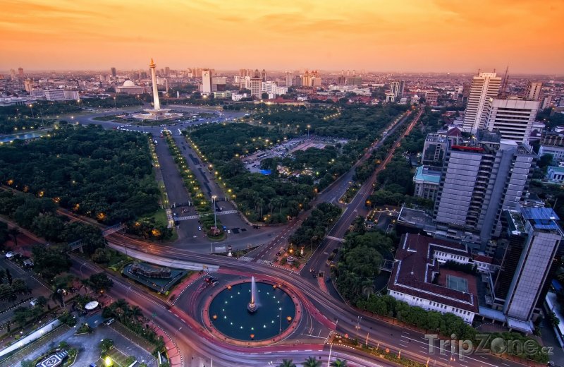 Fotka, Foto Západ slunce nad městem (Jakarta, Indonésie)