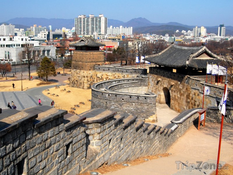 Fotka, Foto Západní brána pevnosti Hwasong (Soul, Jižní Korea)