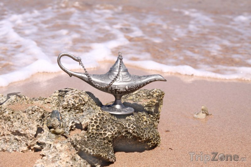 Fotka, Foto Aladinova lampa na pláži (Katar)