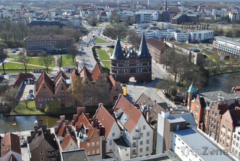 Fotka, Foto Brána Holstentor v Lübecku (Německo)