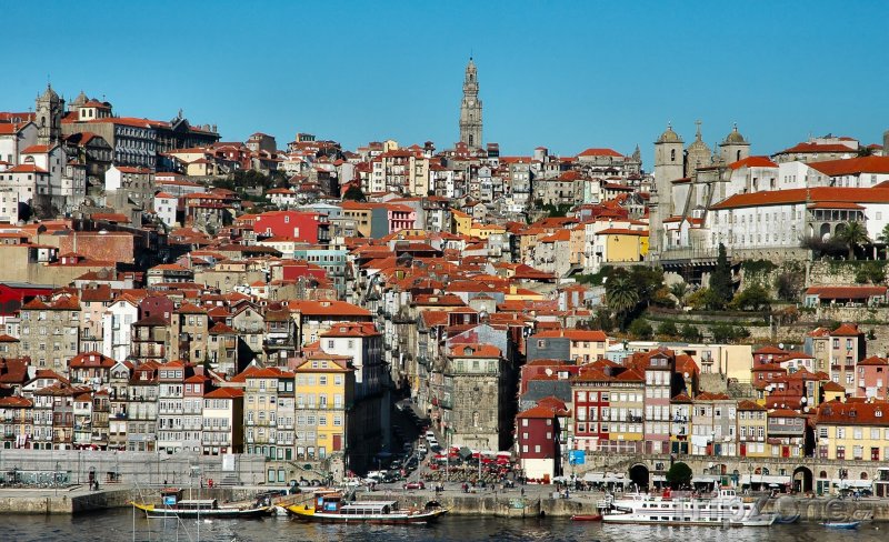 Fotka, Foto Domy na břehu řeky Douro (Porto, Portugalsko)