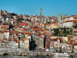 Domy na břehu řeky Douro