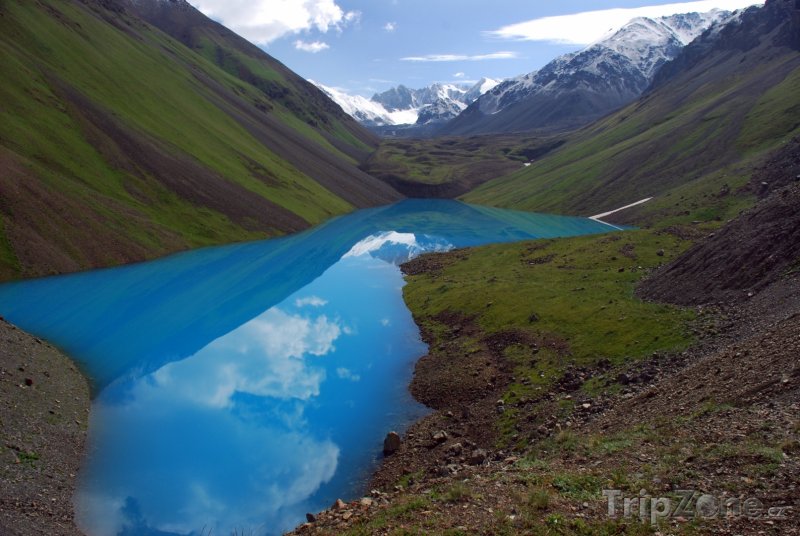 Fotka, Foto Jezírko Zhasylkol v pohoří Ťan-šan (Kazachstán)