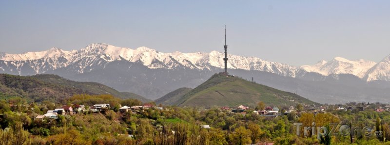Fotka, Foto Komunikační věž na kopci Kok Tobe (Kazachstán)